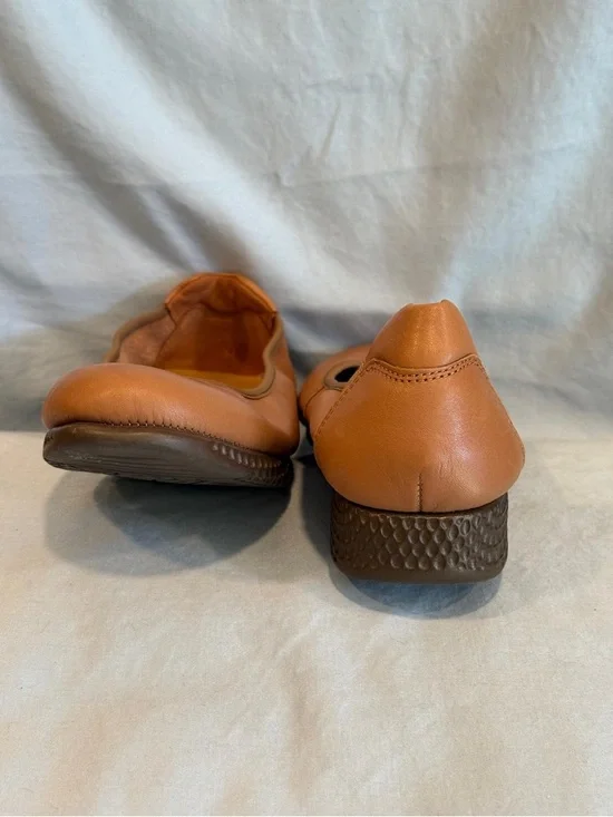 Saydo Classic Tan Leather Ballet Flats - Picture 4 of 4
